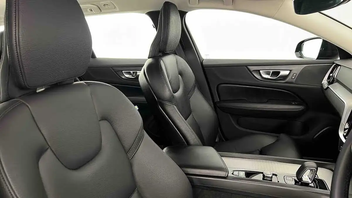 2023-volvo-v60-20-b3-plus-station-wagon-big-33