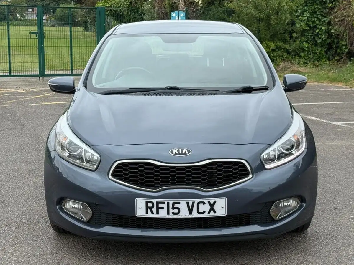 2015-kia-ceed-16crdi-2-hatchback-auto-big-4
