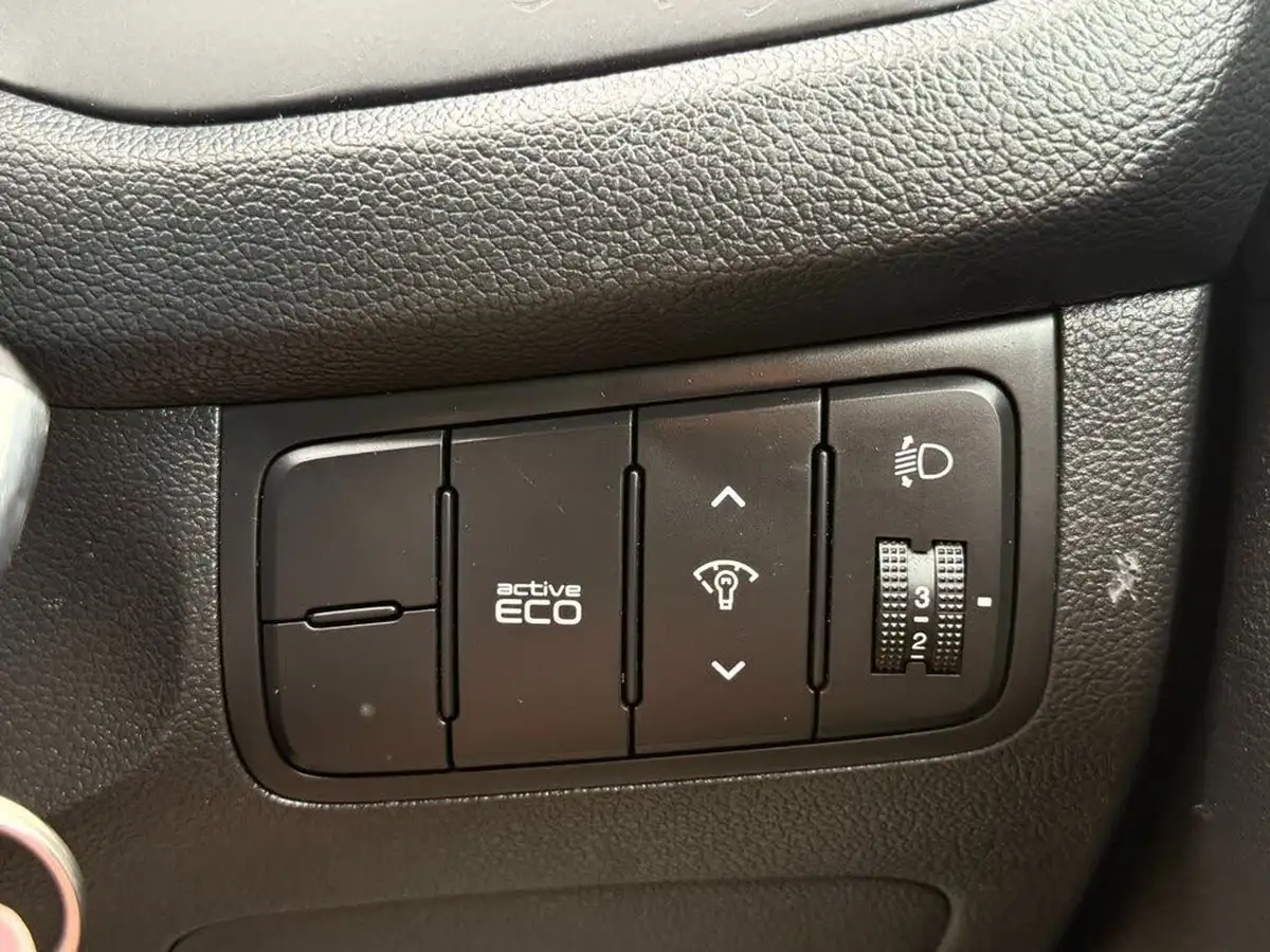 2015-kia-ceed-16crdi-2-hatchback-auto-big-28