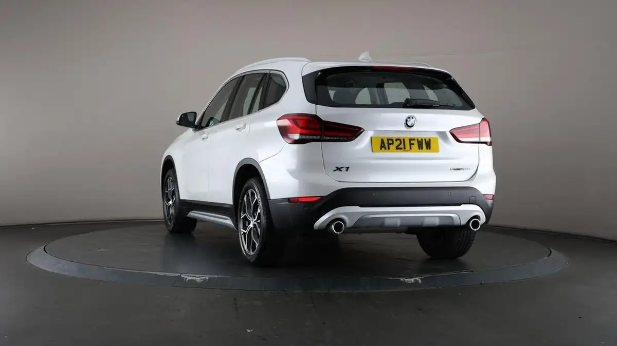 2021-bmw-x1-20td-sdrive18d-xline-big-58