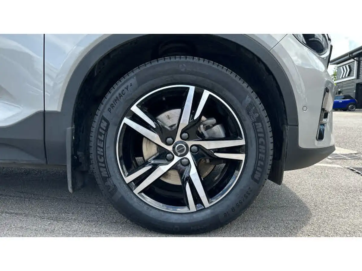 2023-volvo-xc40-20-b3-plus-big-13