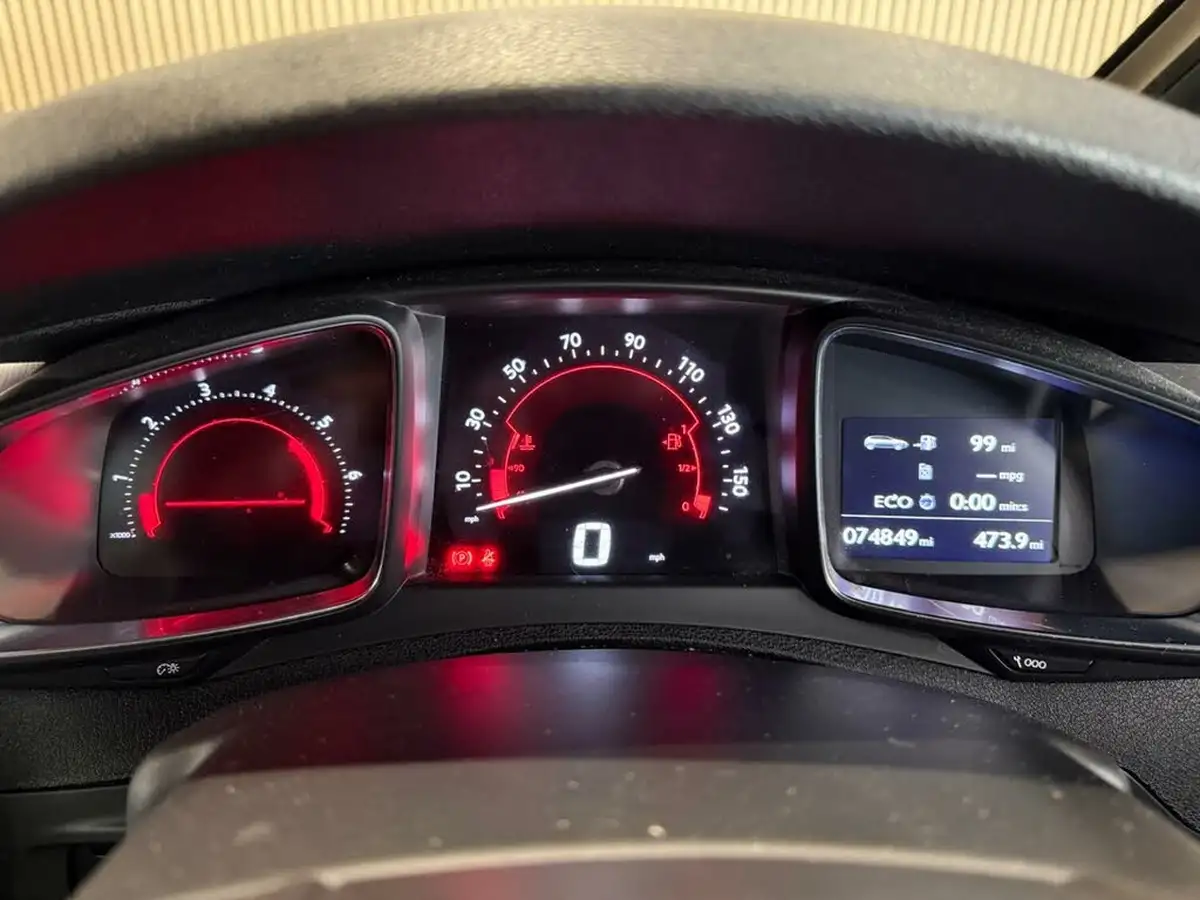 2015-citroen-ds5-16bluehdi-dstyle-big-12