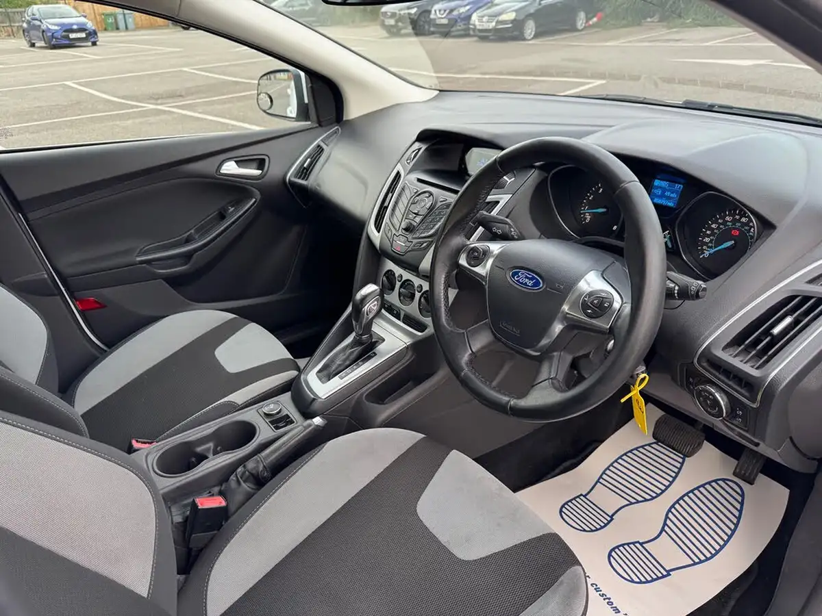 2013-ford-focus-16-zetec-ti-vct-125ps-hatchback-powershift-big-8