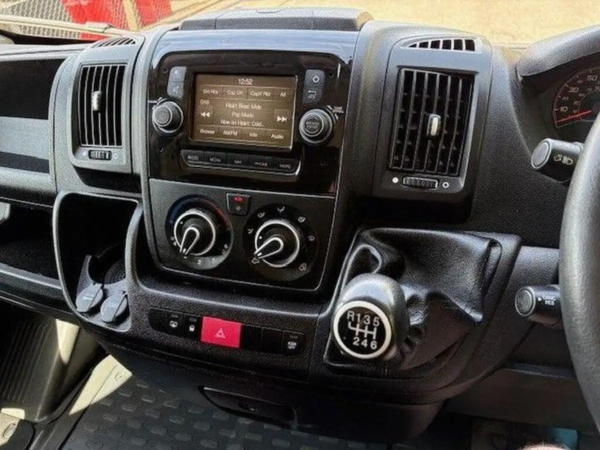 2022-peugeot-boxer-22-bluehdi-professional-435-l4-h2-big-12