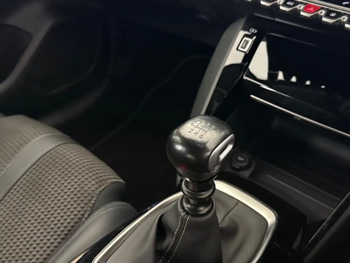 2020-peugeot-208-12-puretech-gt-line-100bhp-big-38