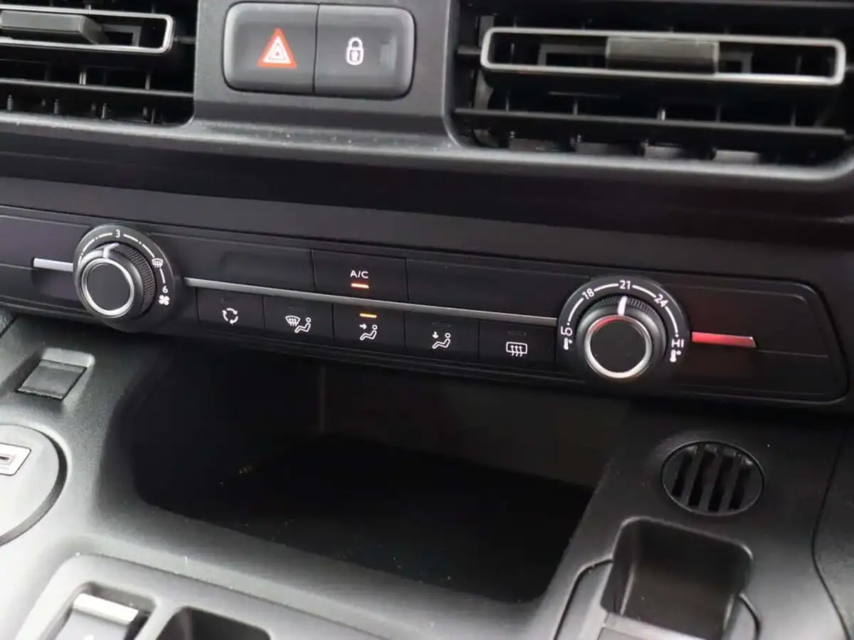 2024-vauxhall-combo-life-e-design-xl-big-26