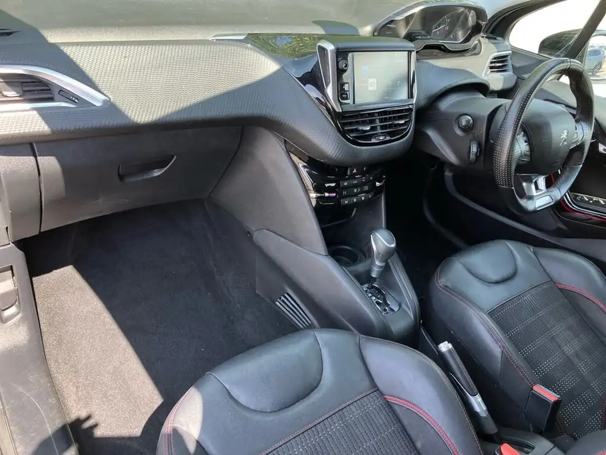 2018-peugeot-208-12-puretech-gt-line-eat6-big-6