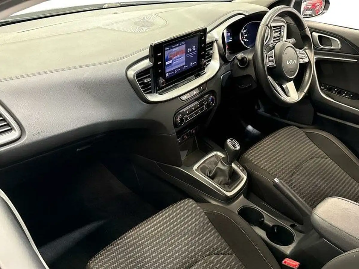 2023-kia-ceed-15-t-gdi-2-158bhp-non-adap-hatchback-big-10