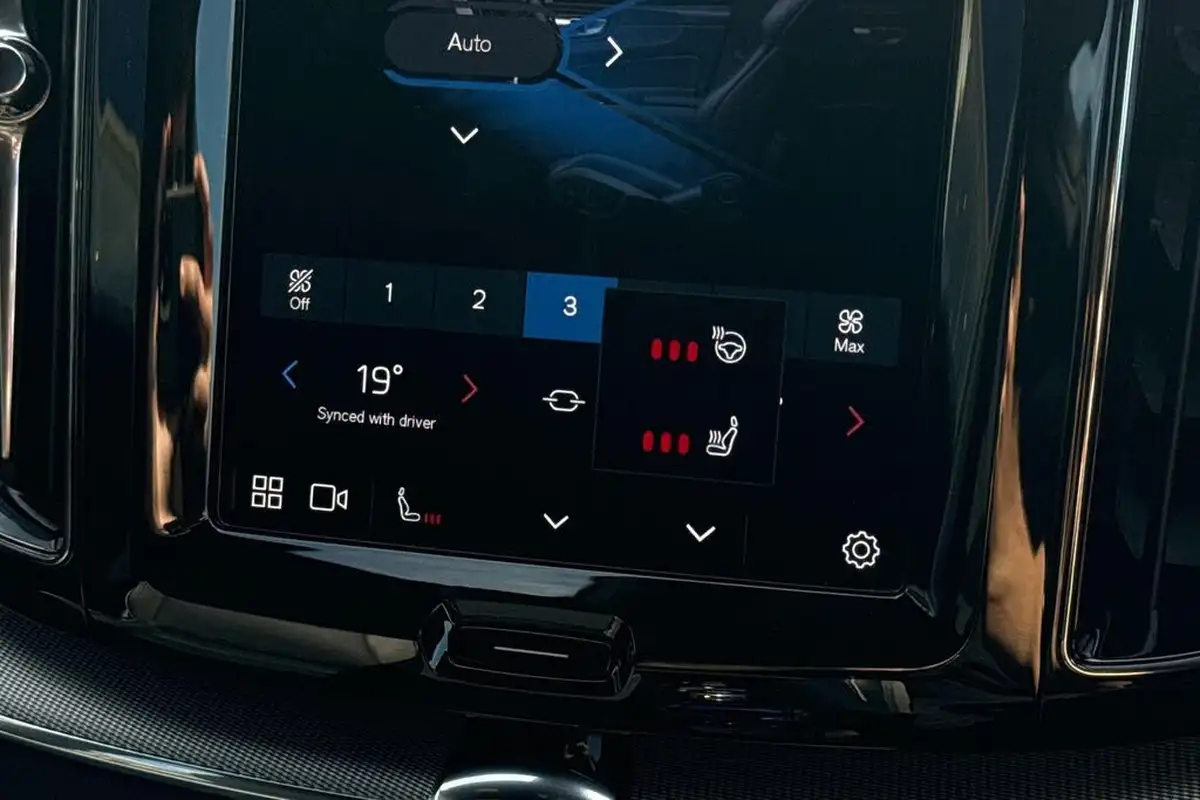2025-volvo-xc60-20-b5-plus-black-edition-big-39