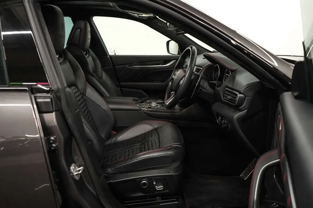 2021-maserati-levante-38-trofeo-big-25