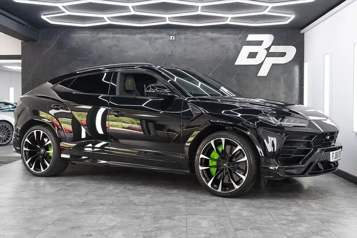 2018-lamborghini-urus-40-no-trim-big-0