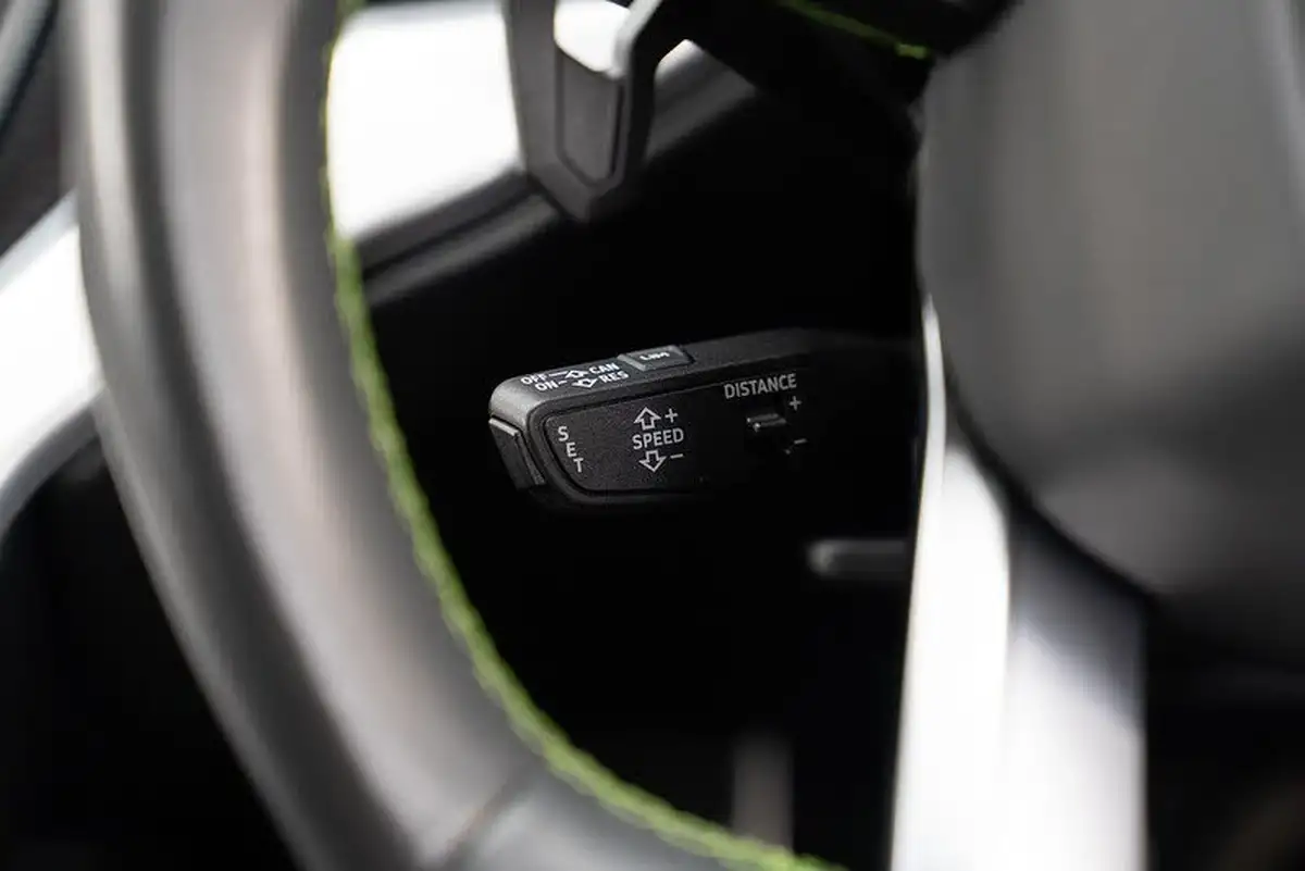 2018-lamborghini-urus-40-no-trim-big-24