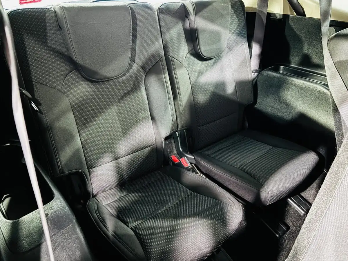 2014-kia-carens-17-crdi-2-134bhp-auto-big-15