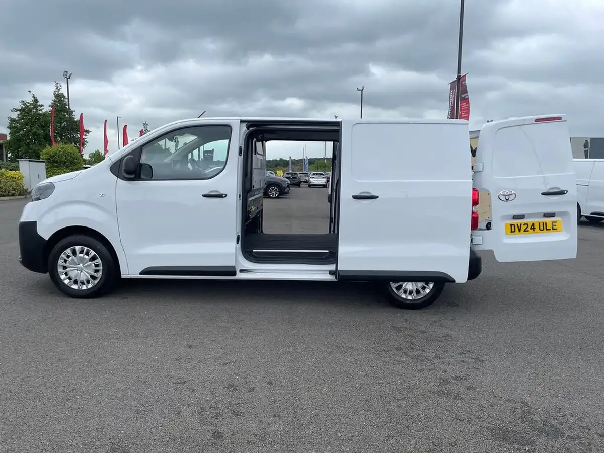 2024-toyota-proace-15d-icon-medium-without-plyliningrear-view-camera-big-18
