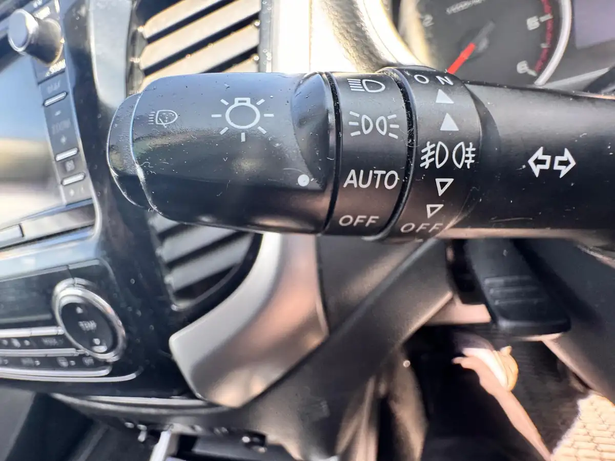 2015-mitsubishi-l200-24di-d-warrior-big-25