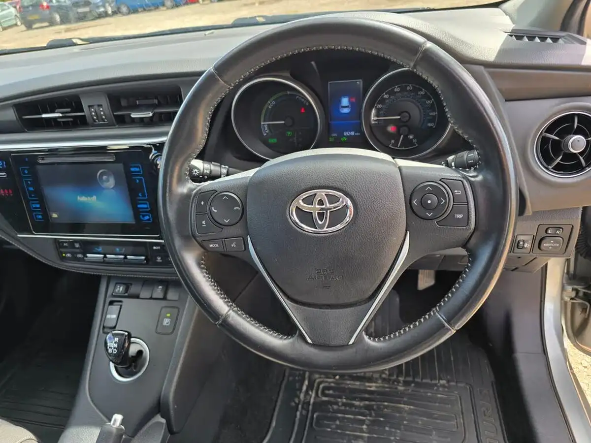 2016-toyota-auris-18-vvt-i-hsd-icon-hatchback-big-45