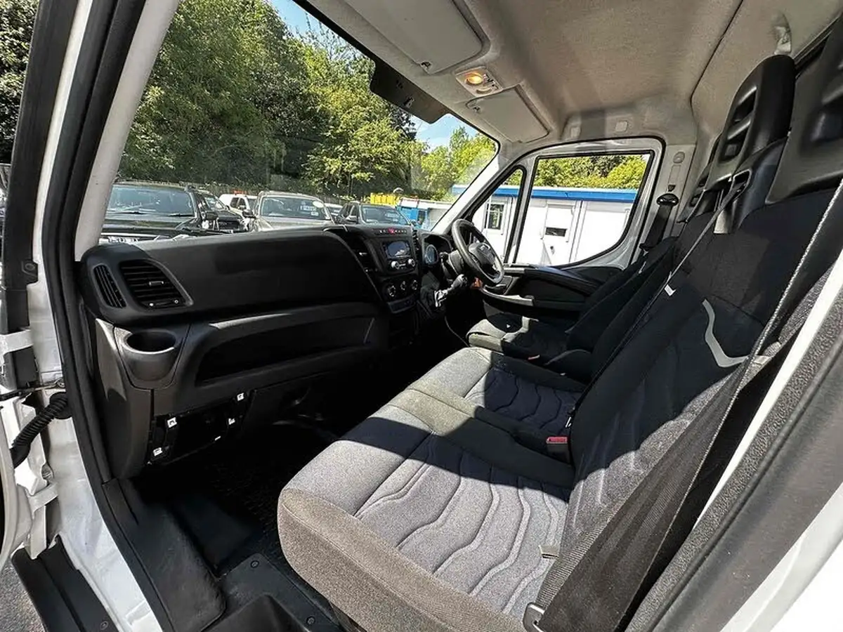 2021-iveco-daily-s-class-23td-35s14h-3000-big-30