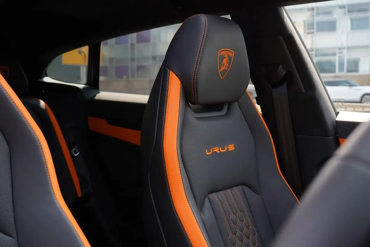 2024-lamborghini-urus-40-no-trim-big-11