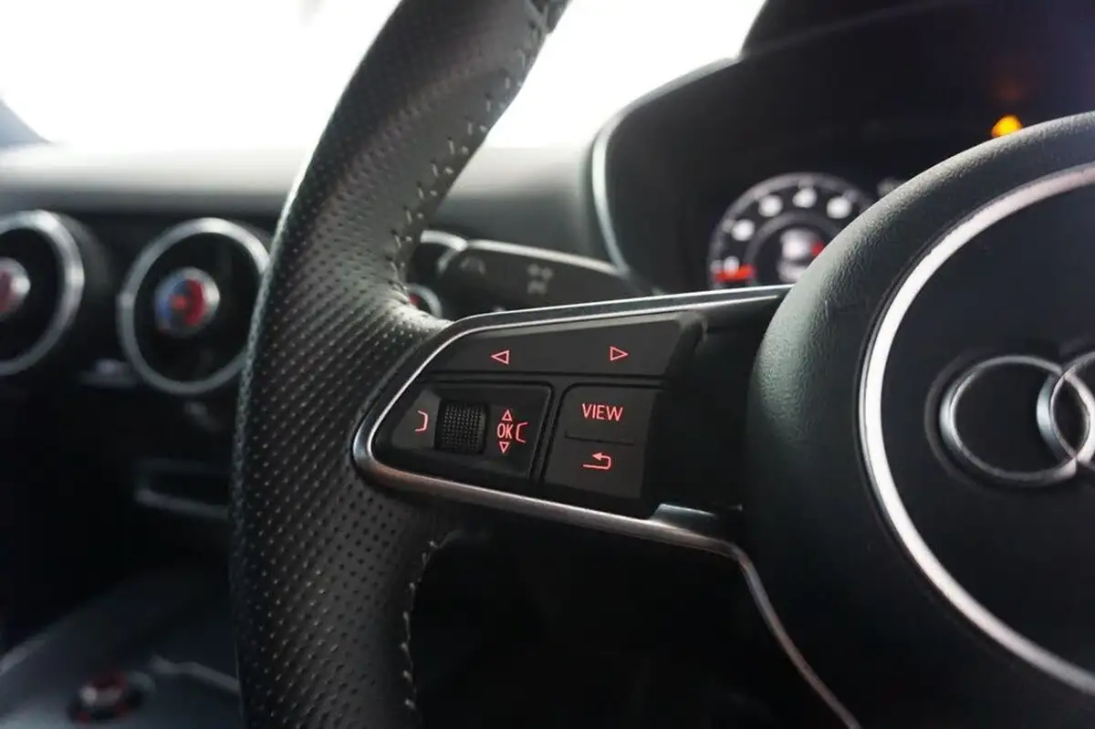 2016-audi-tt-coupe-20-tfsi-s-line-big-22