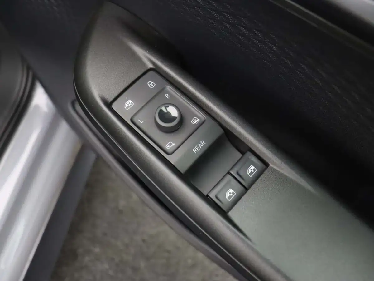 2022-cupra-born-e-v1-big-22