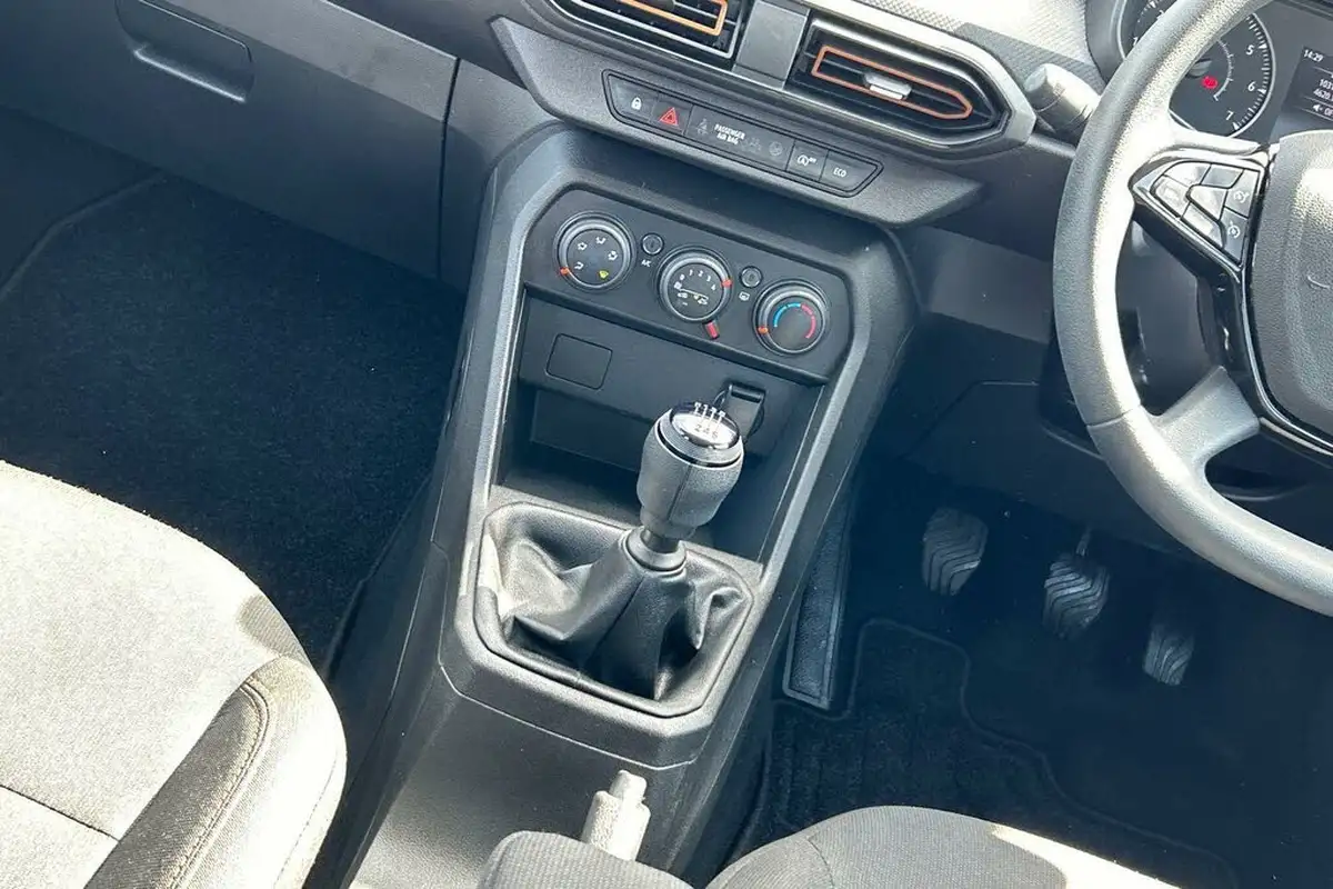 2023-dacia-sandero-10-tce-essential-90bhp-big-8