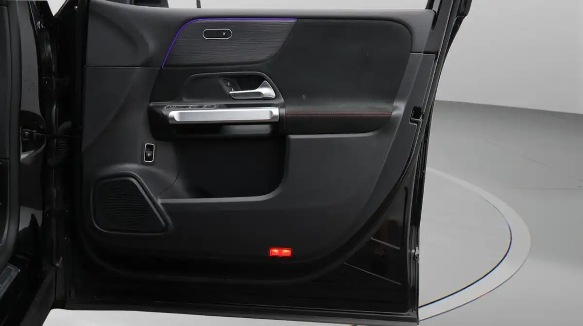 2023-mercedes-benz-eqb-e-300-amg-line-big-15