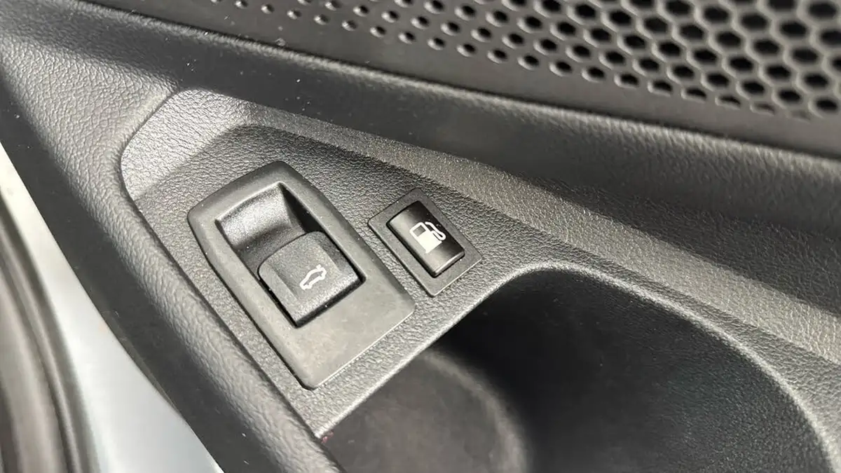 2022-bmw-3-series-20-330e-sport-touring-5d-big-25