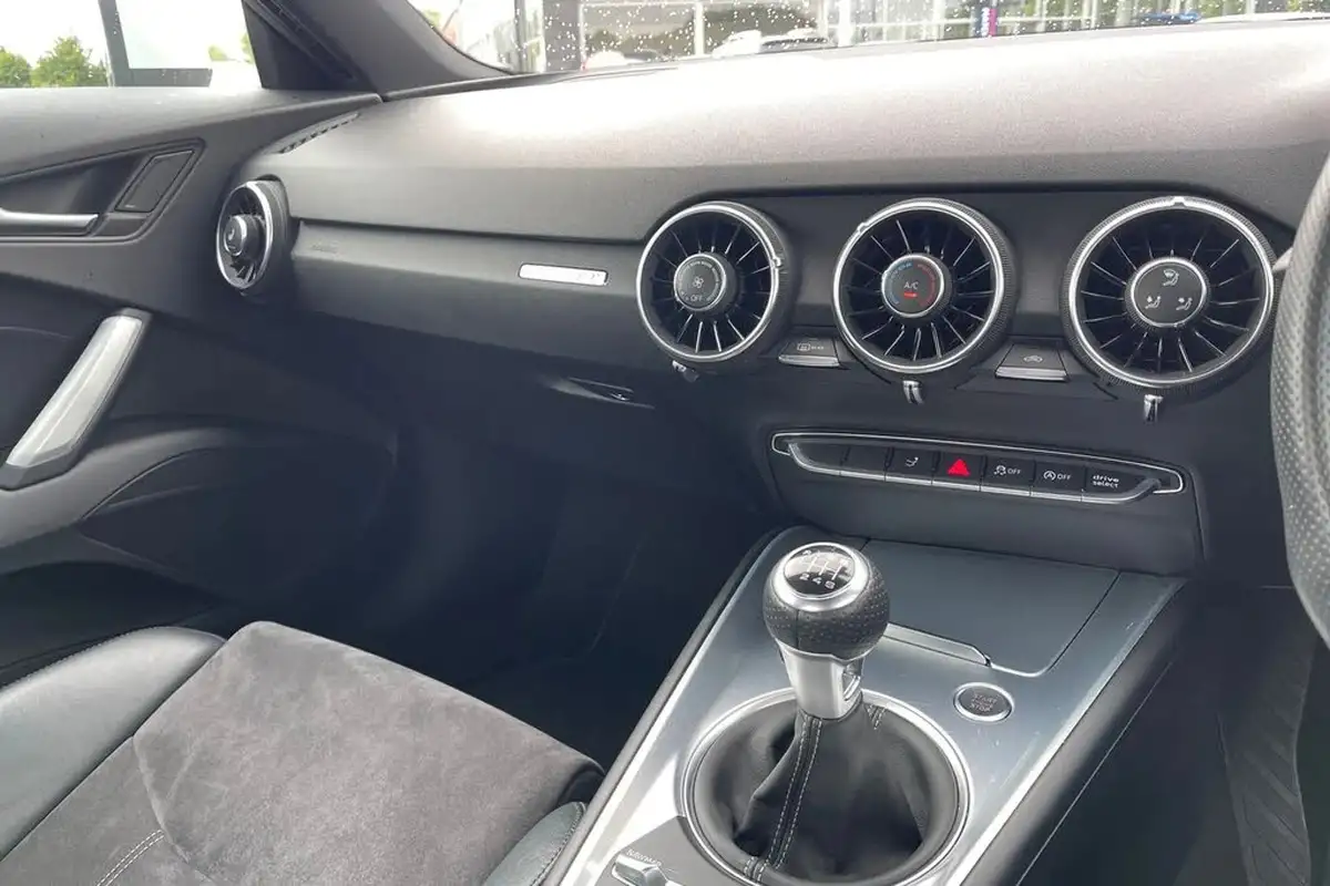 2015-audi-tt-coupe-20-tdi-s-line-big-45