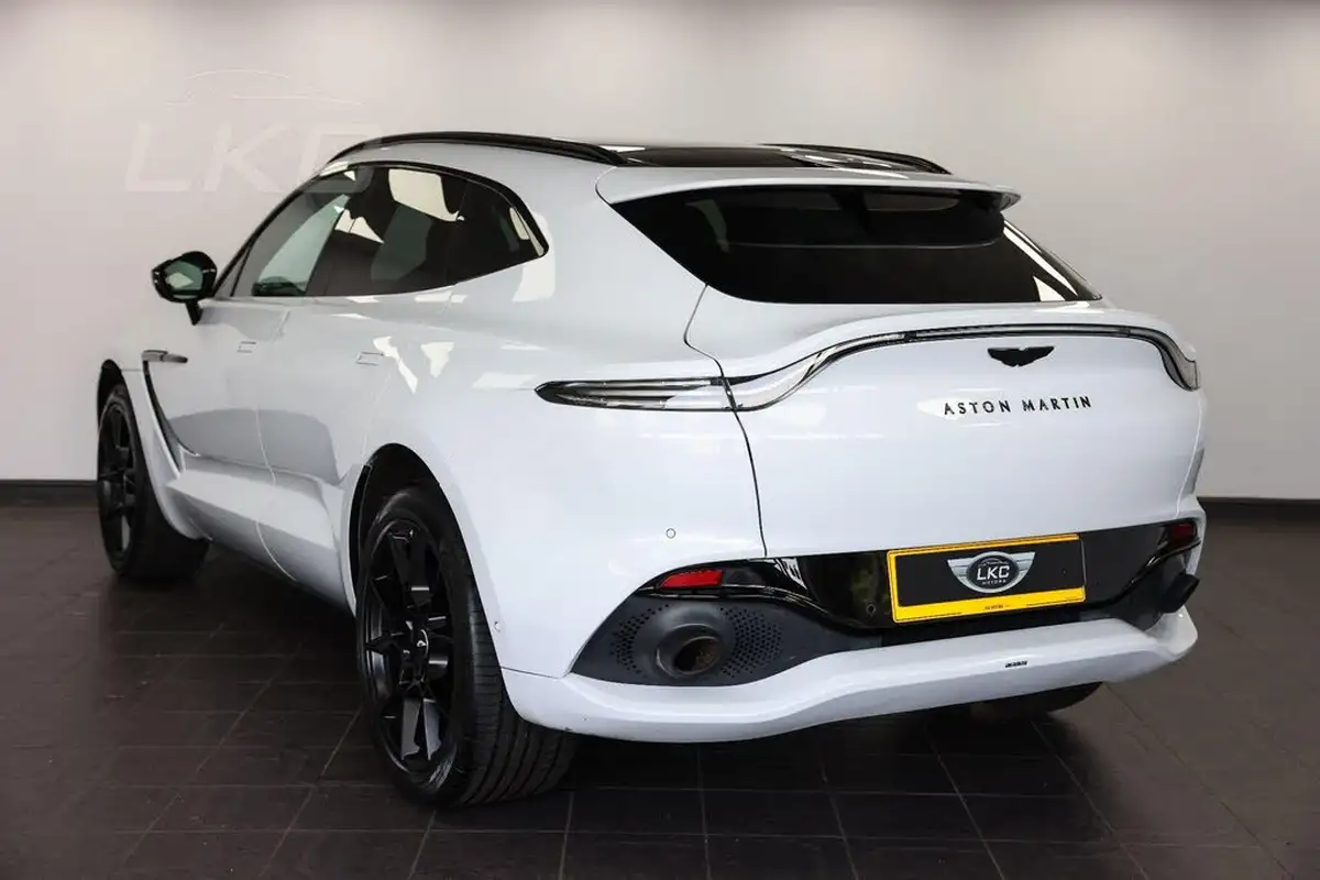 2020-aston-martin-dbx-40-v8-big-46
