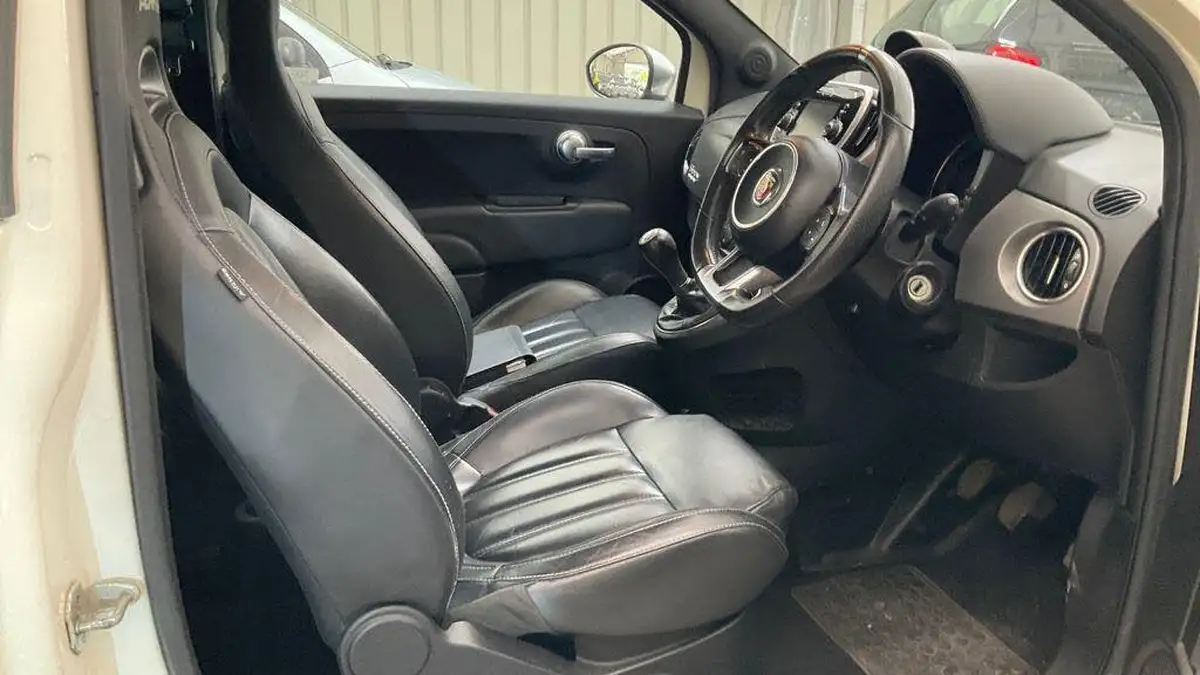 2017-abarth-595-14-tjet-turismo-big-11