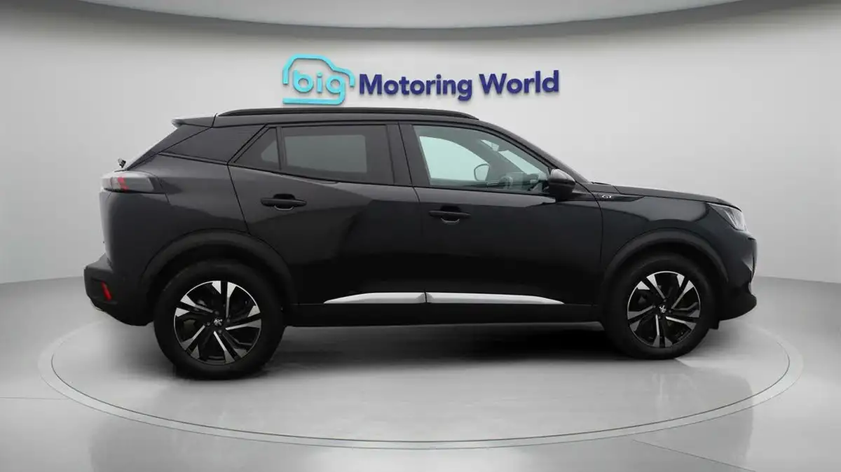 2022-peugeot-2008-suv-12-puretech-gt-big-8