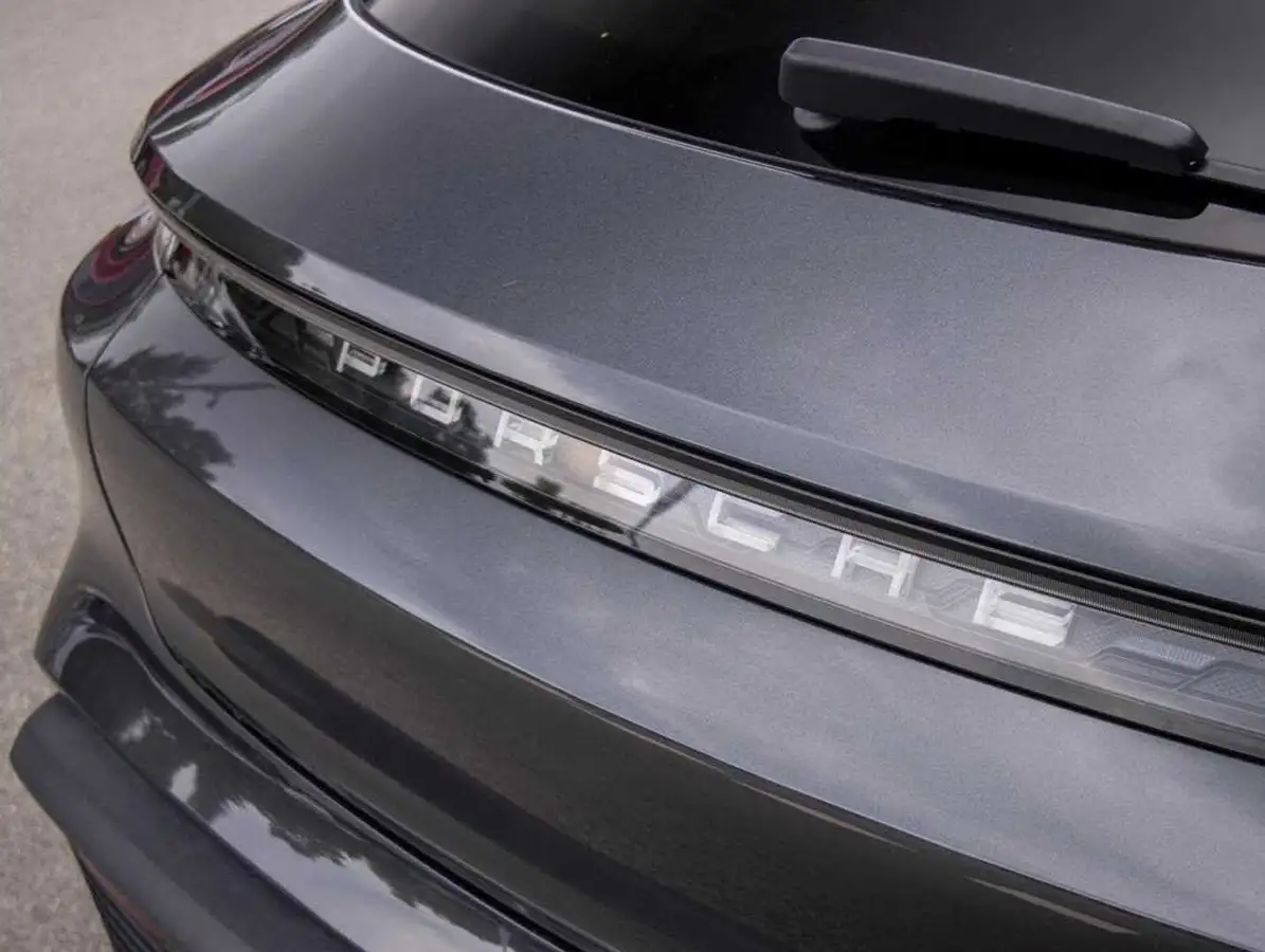 2023-porsche-taycan-e-4s-sport-turismo-571ps-performance-battery-plus-big-22