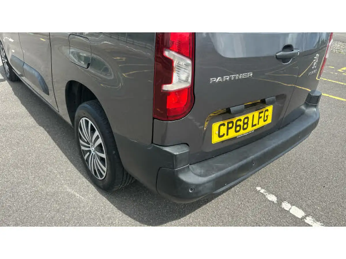 2019-peugeot-partner-16bluehdi-950-professional-big-22