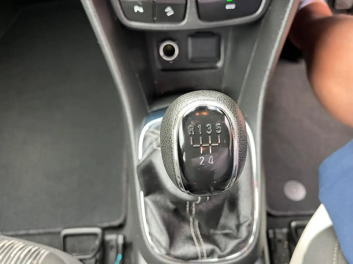 2013-vauxhall-mokka-16-exclusiv-big-45