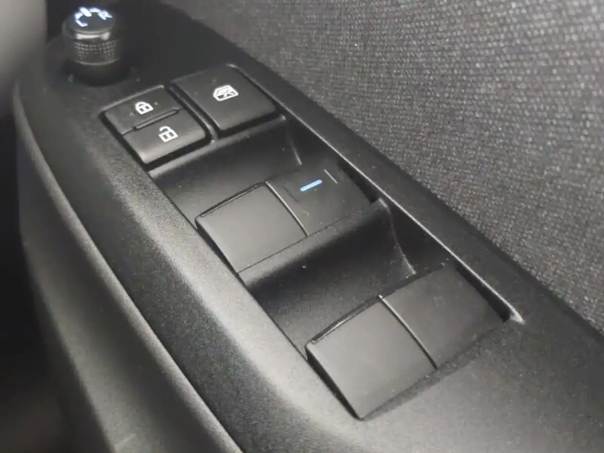 2022-toyota-yaris-cross-15-vvt-i-icon-big-17