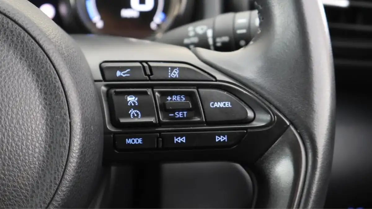 2022-mazda-mazda2-15-select-big-5