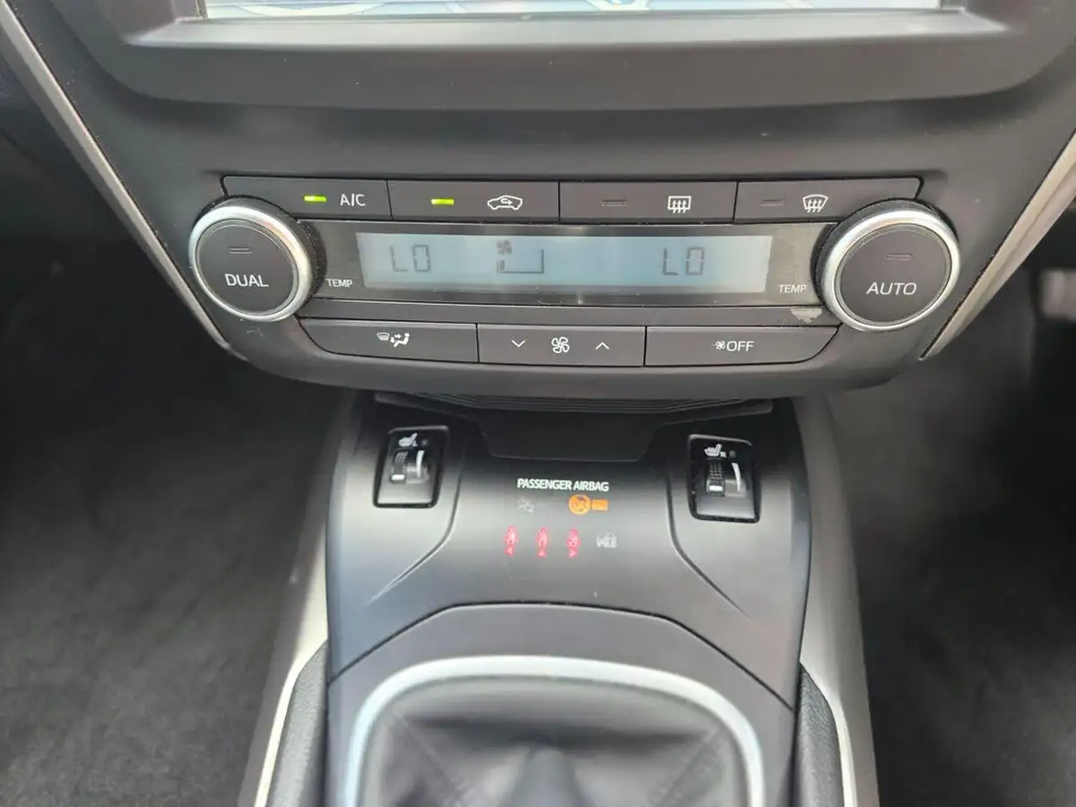 2016-toyota-avensis-20d-4d-excel-saloon-4d-big-15