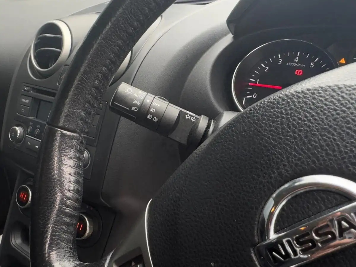 2012-nissan-qashqai-16-acenta-big-43
