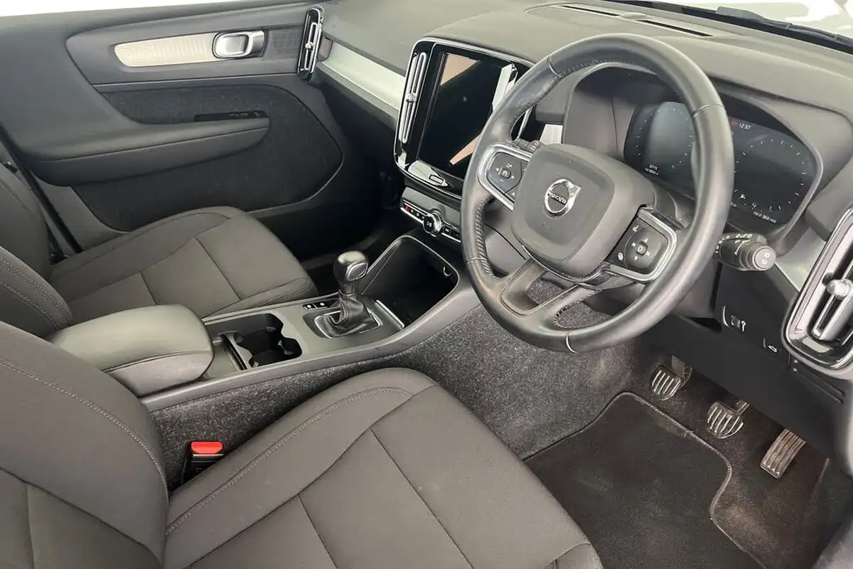 2021-volvo-xc40-15-t3-momentum-161bhp-big-9