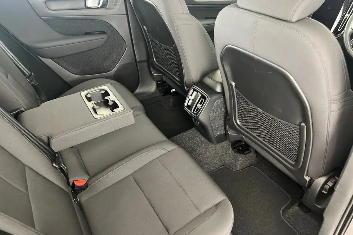 2021-volvo-xc40-15-t3-momentum-161bhp-big-33