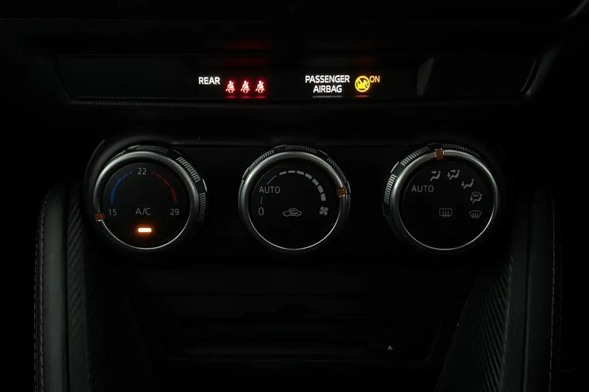 2019-mazda-mazda2-15-sport-nav-big-13