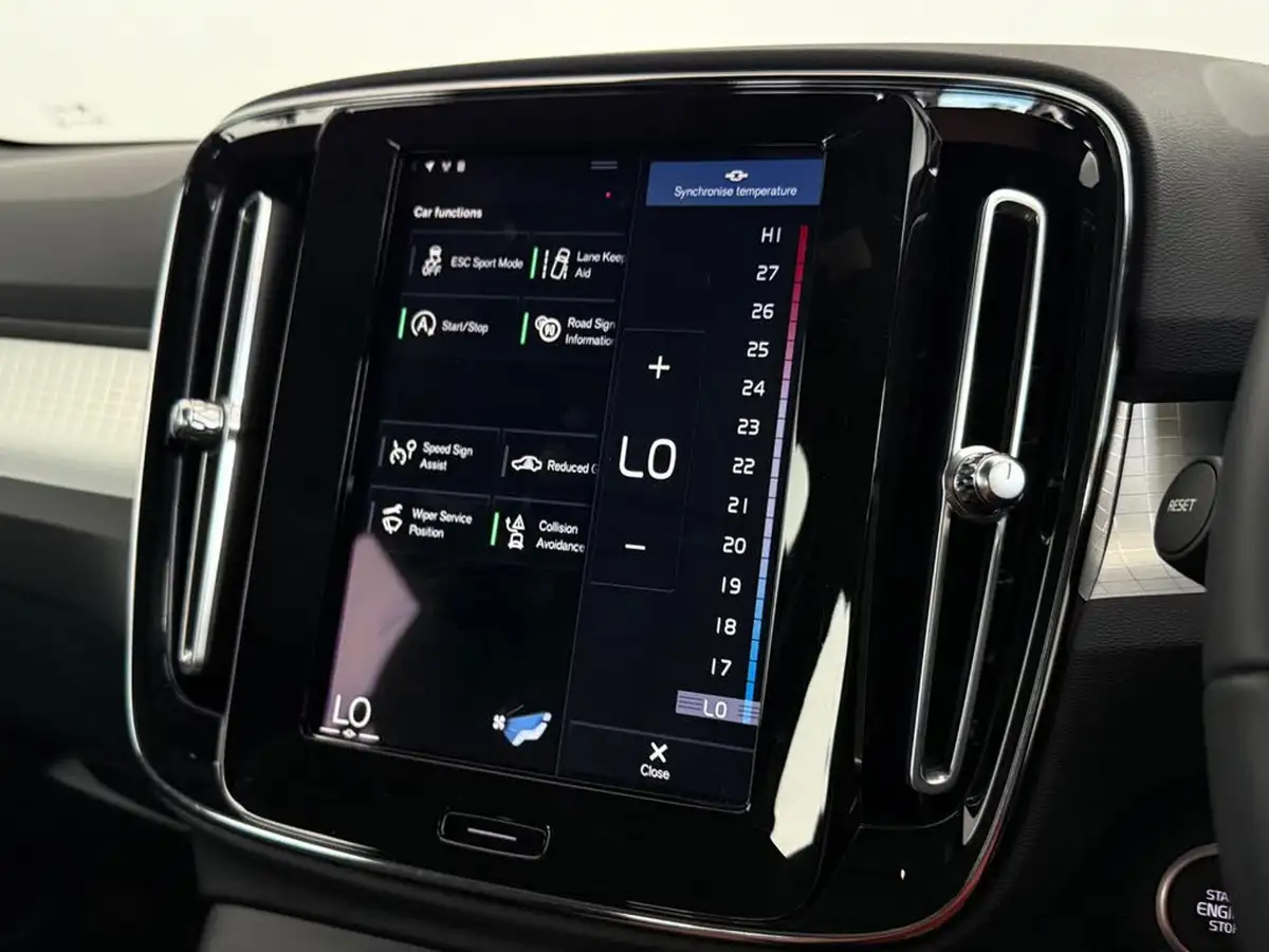 2021-volvo-xc40-15-t3-momentum-161bhp-big-33