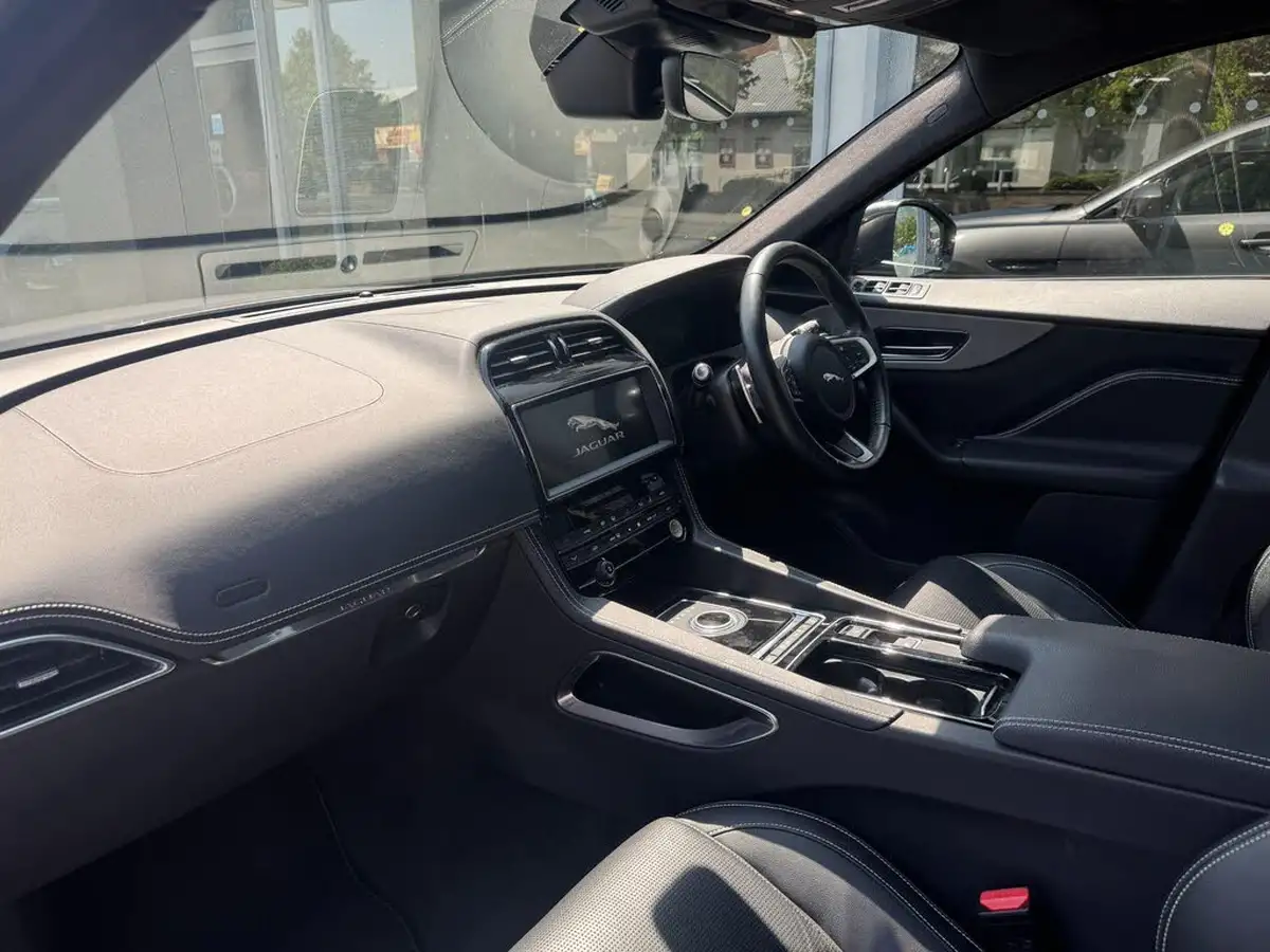2020-jaguar-f-pace-20-i4d-chequered-flag-180ps-big-10