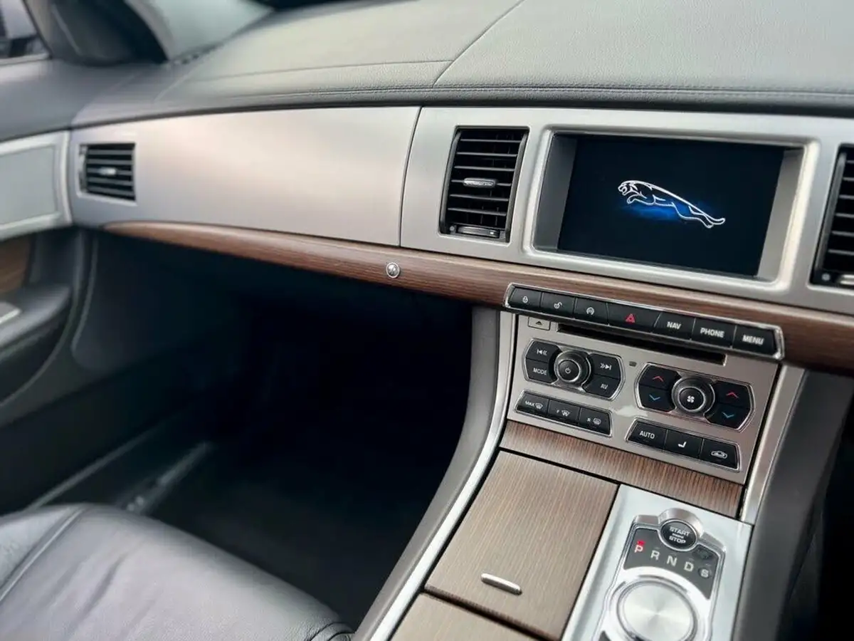 2015-jaguar-xf-22td-luxury-200ps-saloon-4d-big-35