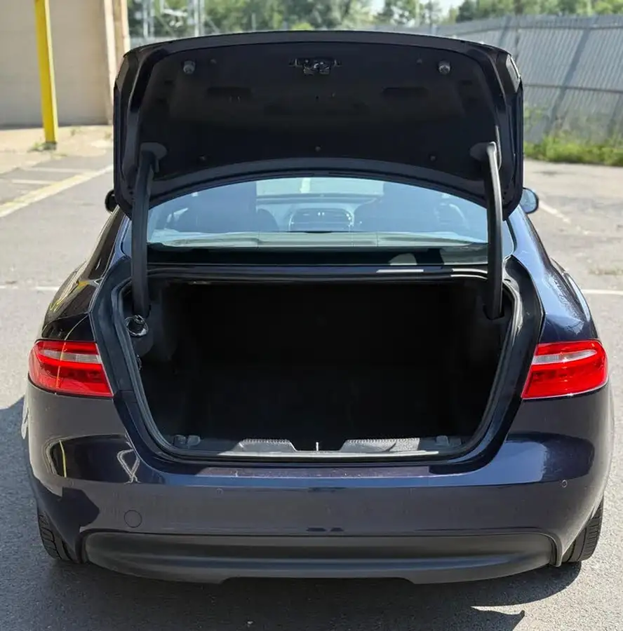 2015-jaguar-xe-20td-r-sport-163ps-auto-big-43