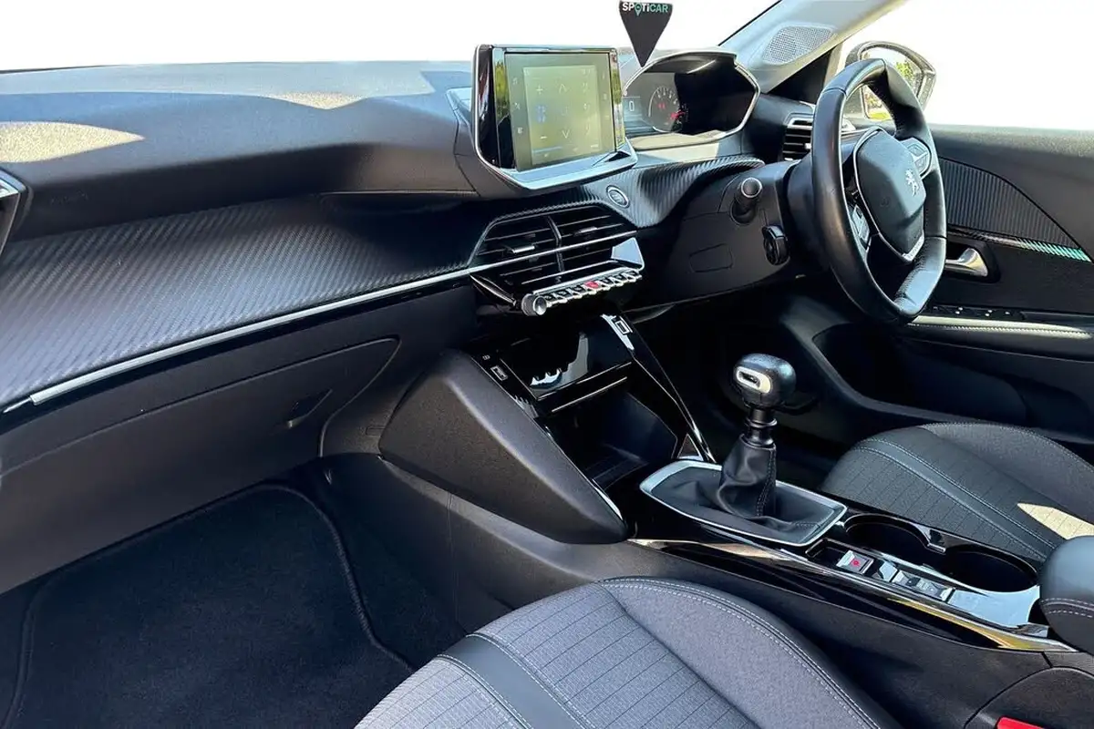 2021-peugeot-208-12-puretech-allure-100bhp-big-14