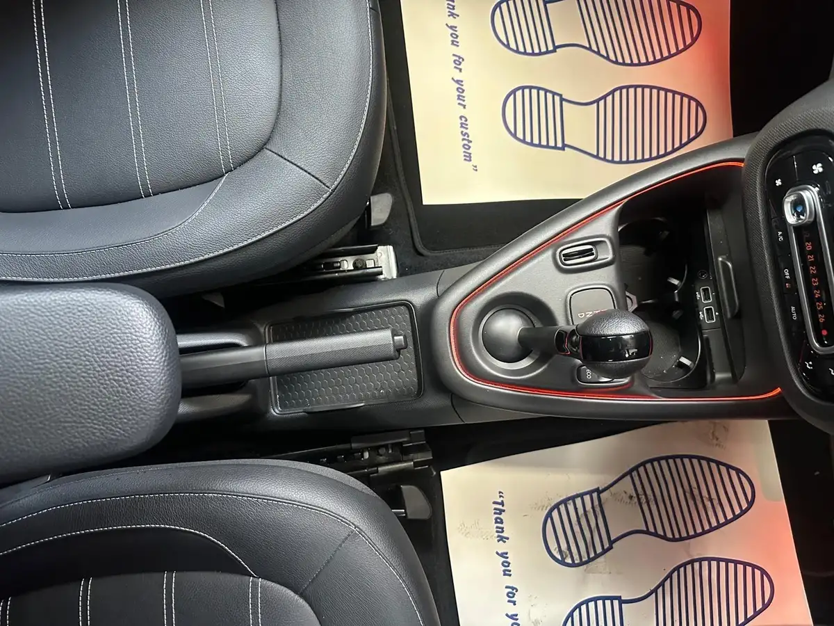2021-smart-forfour-eq-exclusive-big-32