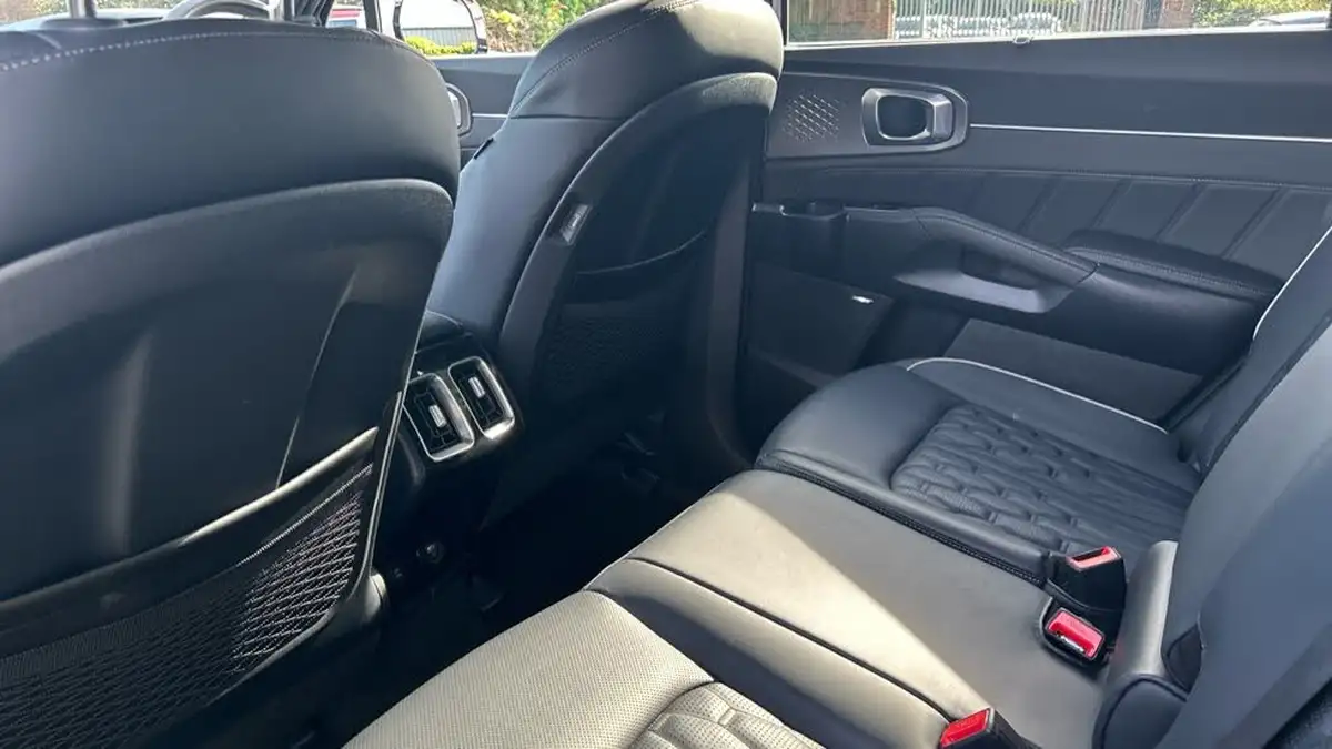 2023-kia-sorento-16-t-gdi-4-261bhp-phev-big-8