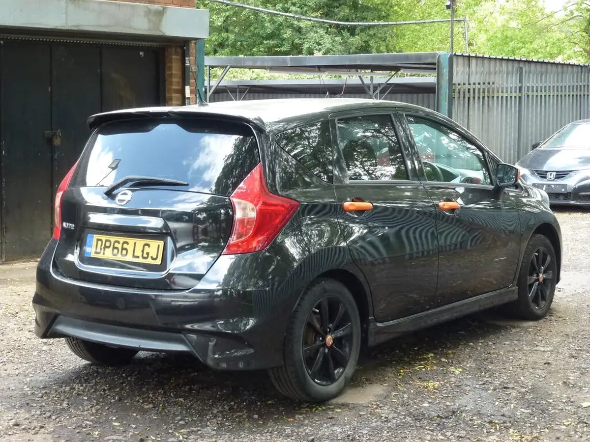 2016-nissan-note-12-black-edition-big-3