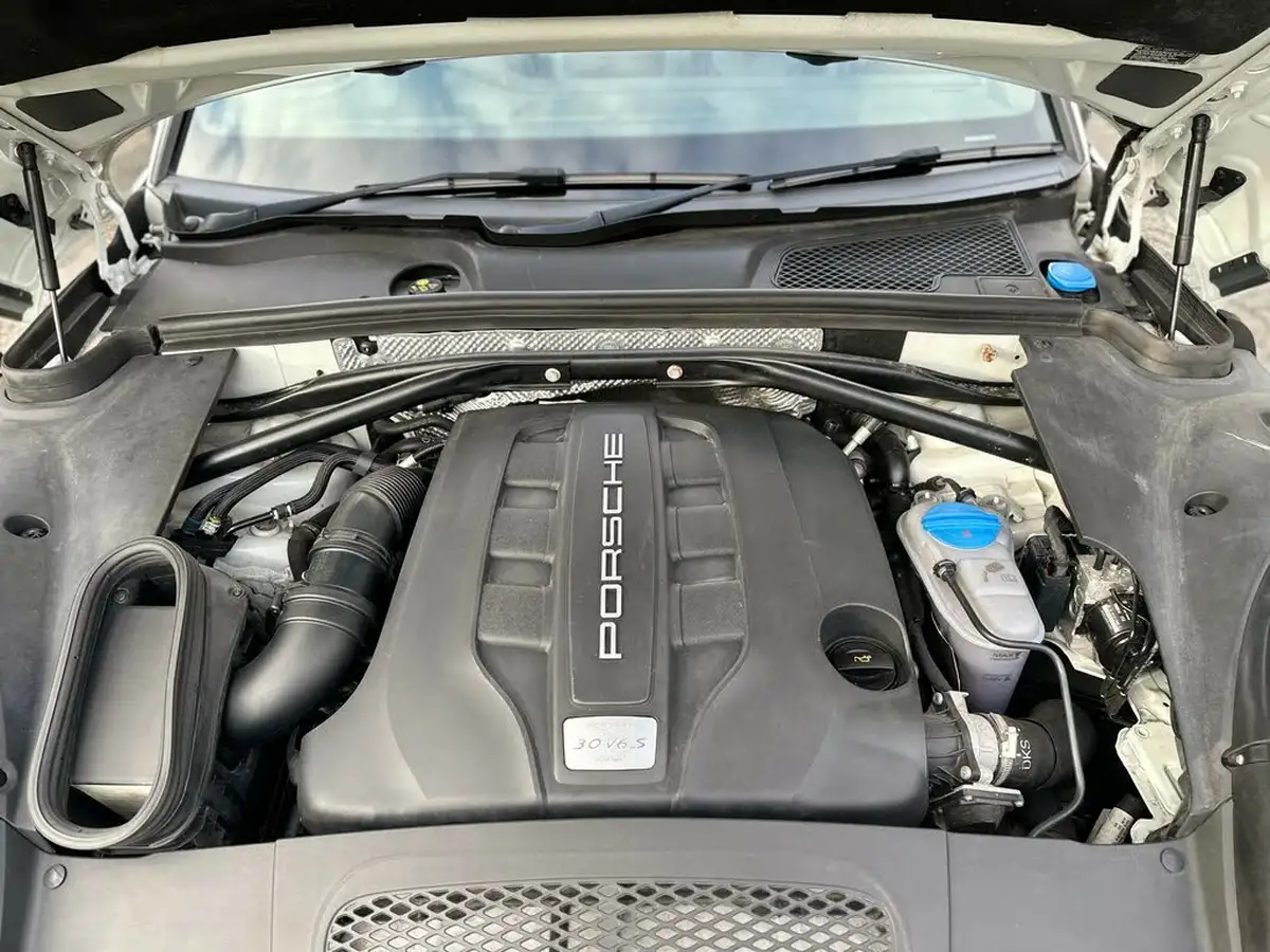 2016-porsche-macan-30td-s-big-50